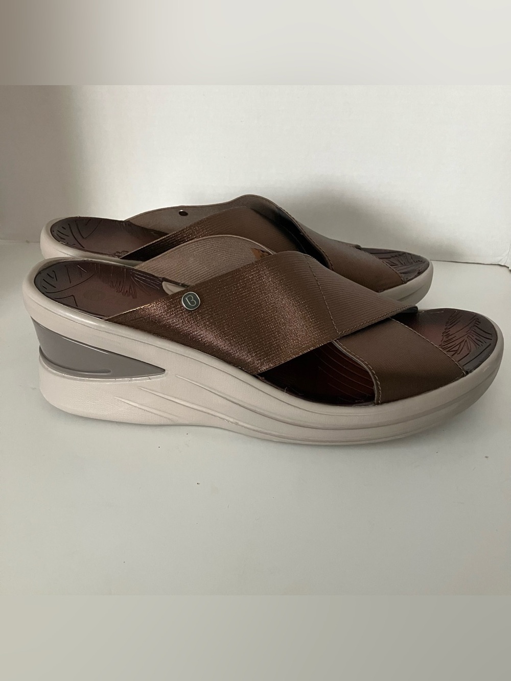 Bzees Vista Bronze Sandals Slides Comfort Wedge Metallic Women's US Size 10